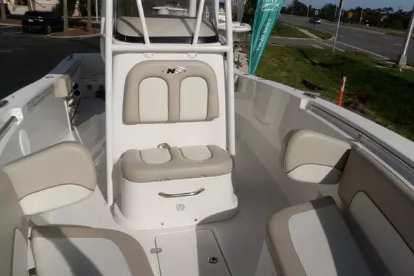 Photo of the 2015 NauticStar 2500 XS Center Console