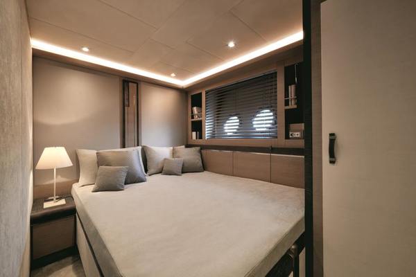 2021Monte Carlo Yachts 80 ft MCY 80