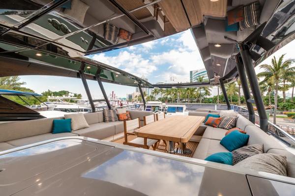 2021Monte Carlo Yachts 80 ft MCY 80