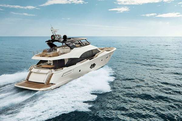 2021Monte Carlo Yachts 80 ft MCY 80