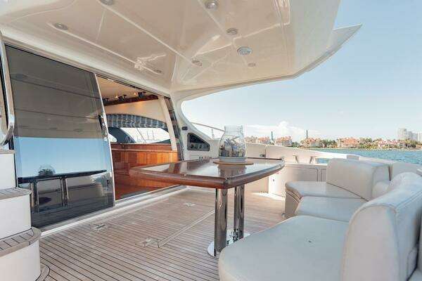 2007 Azimut 62
