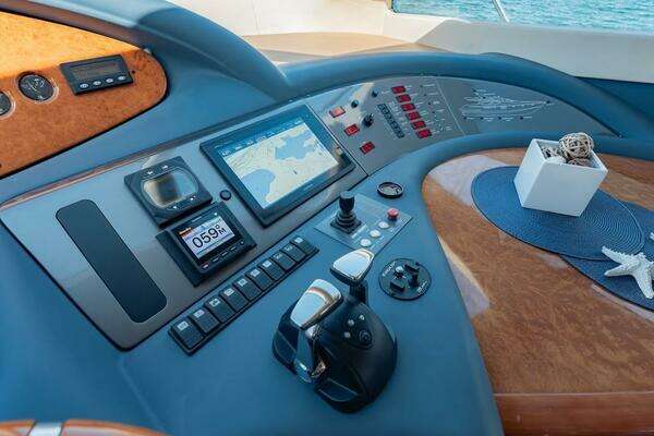 2007 Azimut 62