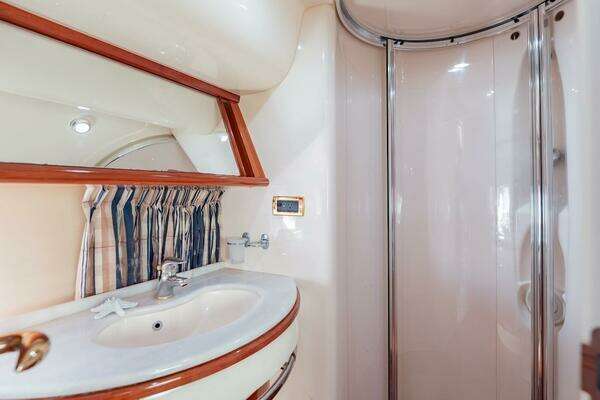 2007 Azimut 62