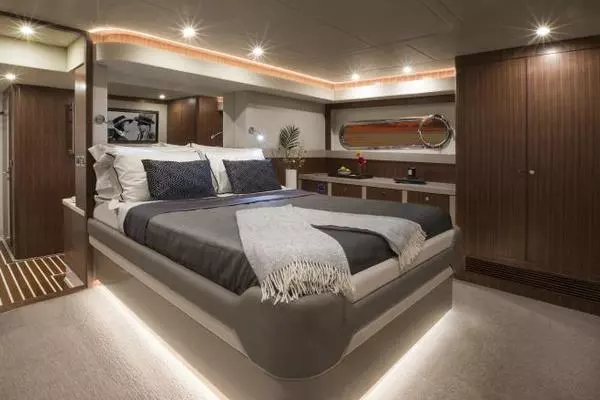 2026Belize 66 ft 66 Sedan