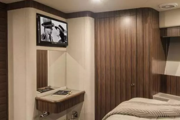 2026Belize 66 ft 66 Sedan