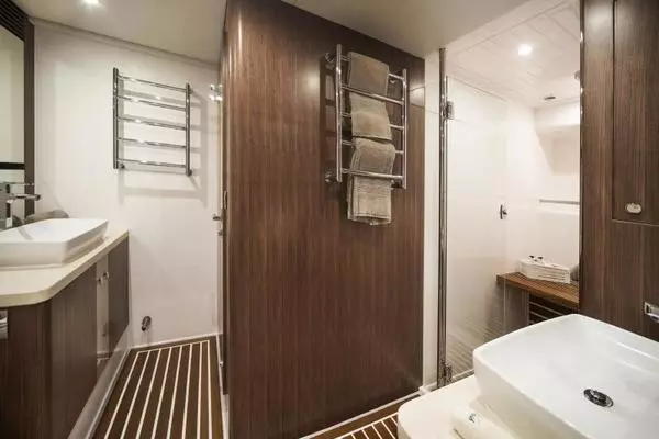 2026Belize 66 ft 66 Sedan