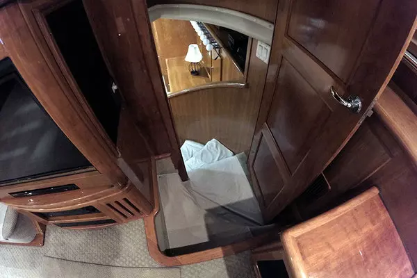 Navigator 5700 Rival Pilothouse Yacht For Sale