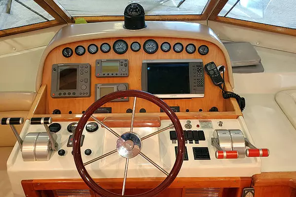 Navigator 5700 Rival Pilothouse Yacht For Sale