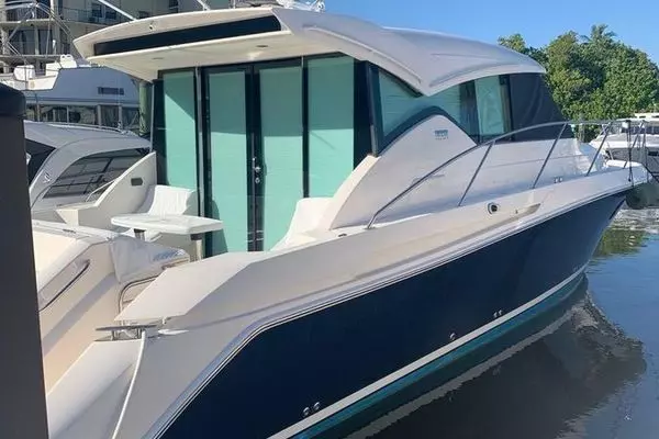 2017 Tiara Yachts 39