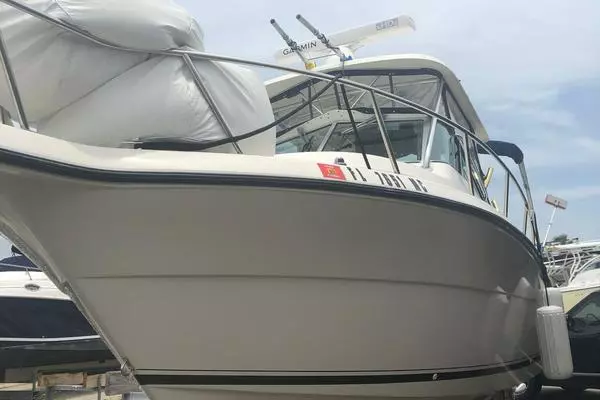 Photo of the 2003 Pursuit 2870 Walkaround