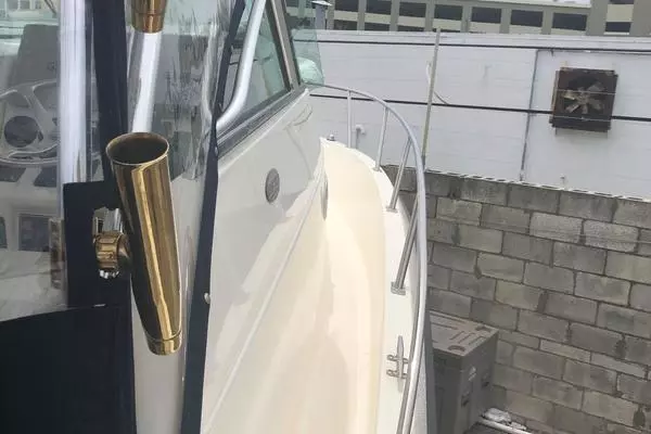 Photo of the 2003 Pursuit 2870 Walkaround