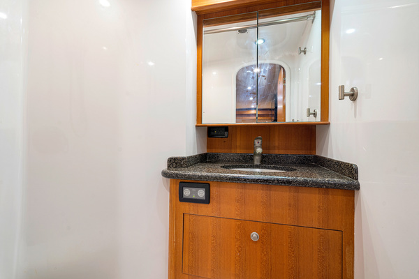 Hit n Run 68ft F amp S Yacht For Sale