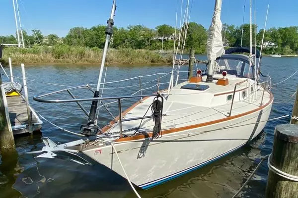 Extravagance 1980 Bristol 35.5C 35 ft Sloop for sale