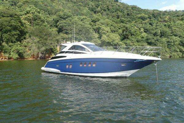 Photo of the 2009 Regal 5260