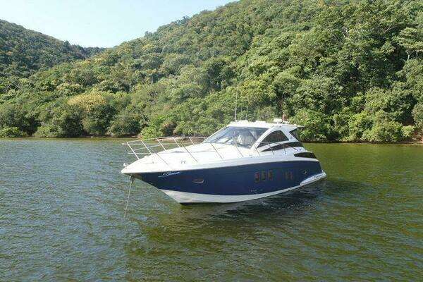 Photo of the 2009 Regal 5260