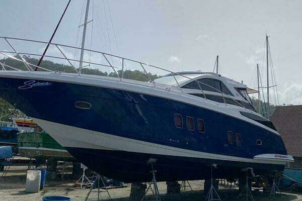 Photo of the 2009 Regal 5260