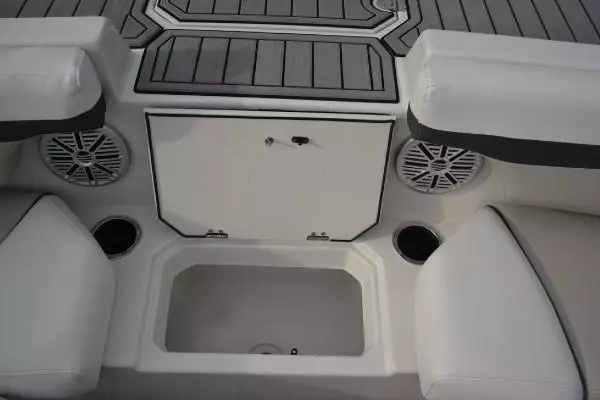 Photo of the 2025 Starcraft 231 SVX