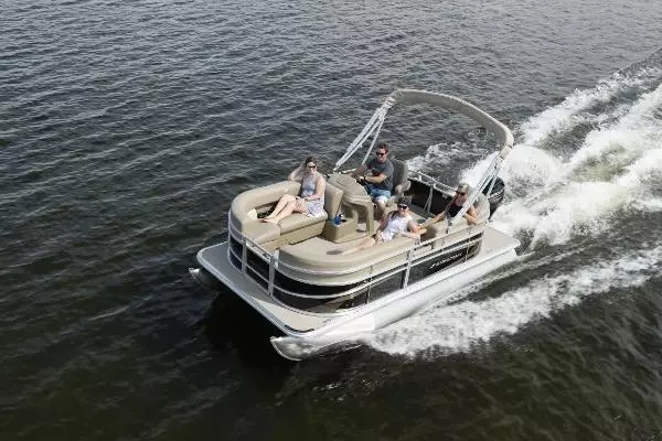 Photo of the 2025 Starcraft LX 16