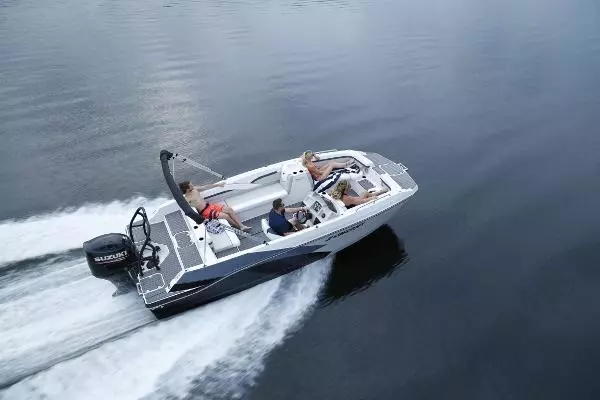 Photo of the 2025 Starcraft SVX 211