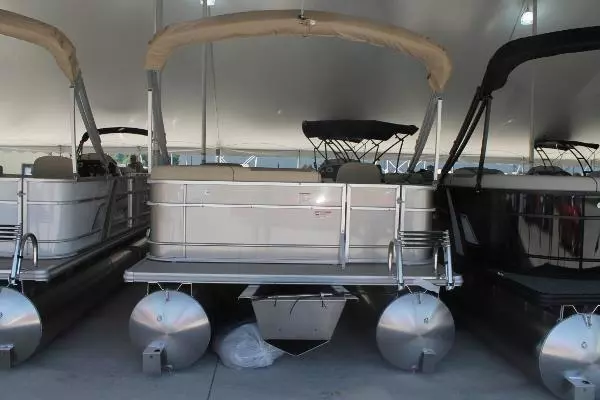 Photo of the 2025 Starcraft 18 EX