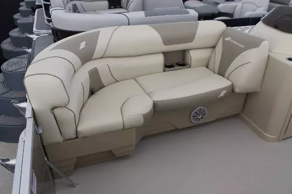 Photo of the 2025 Starcraft 18 EX