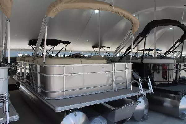 Photo of the 2025 Starcraft 18 EX