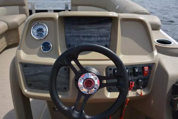 Photo of the 2025 Starcraft LX 16