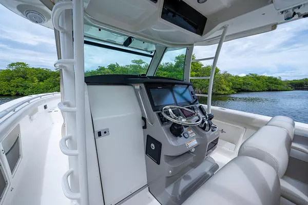 2017 Boston Whaler 37