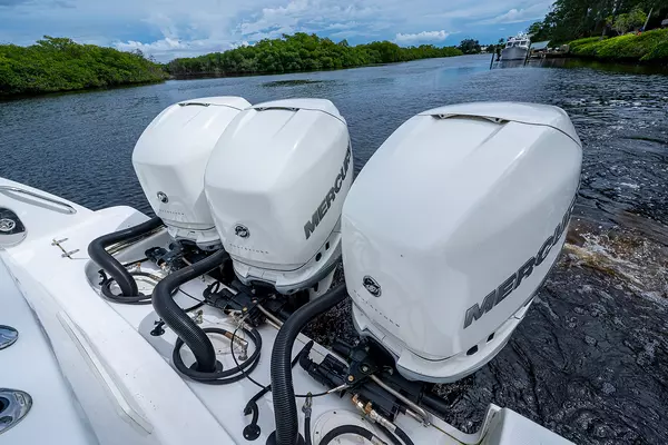 2017 Boston Whaler 37