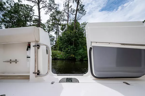 2017 Boston Whaler 37