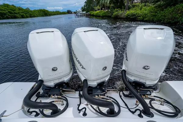2017 Boston Whaler 37