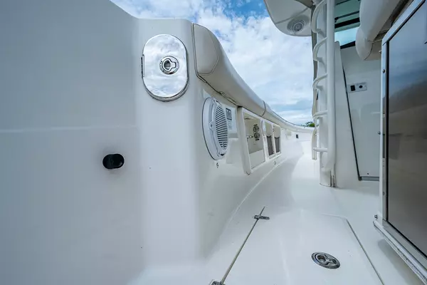 2017 Boston Whaler 37