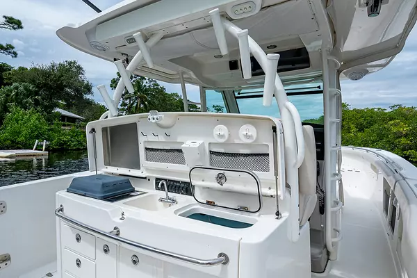 2017 Boston Whaler 37
