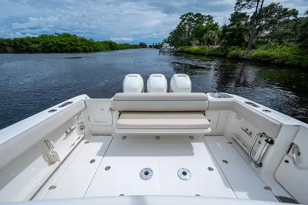 2017 Boston Whaler 37