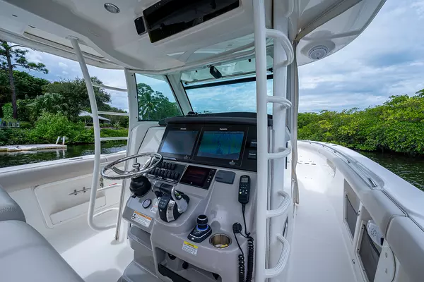 2017 Boston Whaler 37