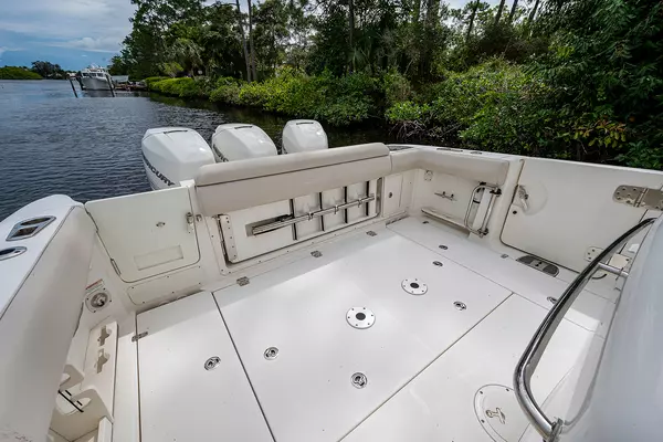 2017 Boston Whaler 37