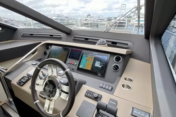 2018 Azimut 66