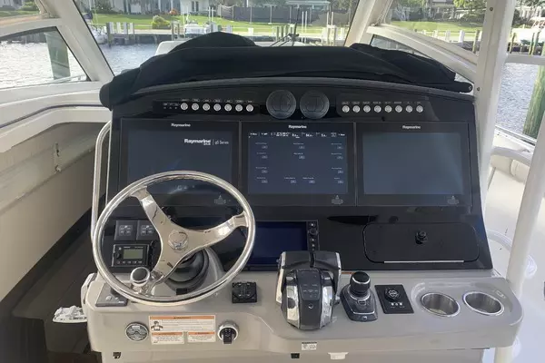 2017 Boston Whaler 42