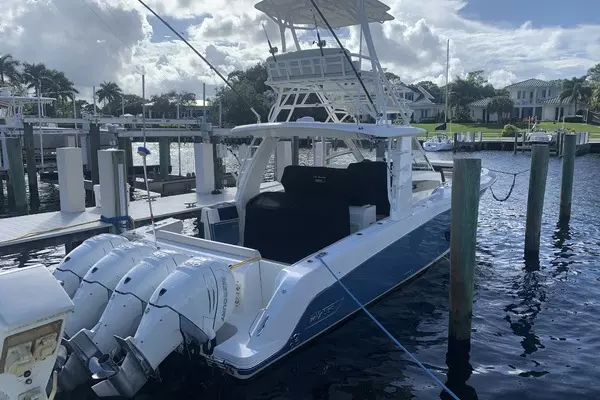 2017 Boston Whaler 42