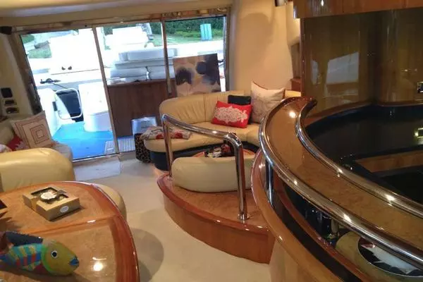 2005 Azimut 62