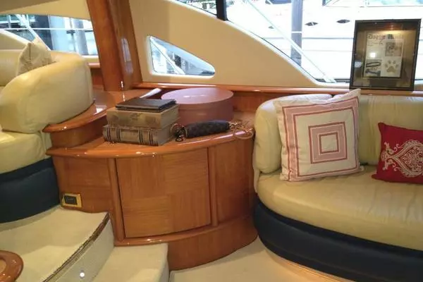2005 Azimut 62