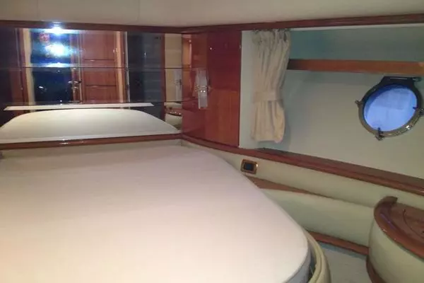 2005 Azimut 62