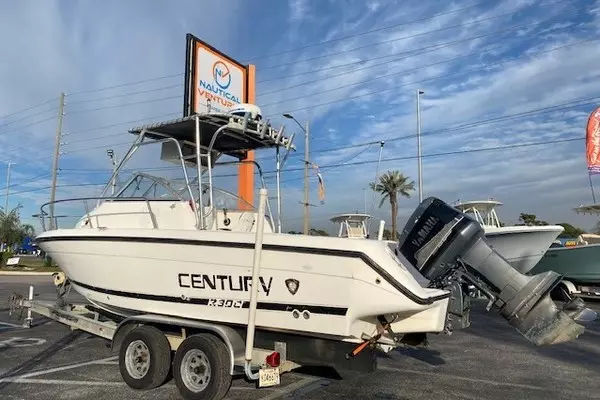 Photo of the 2001 Century 2300 Walkaround