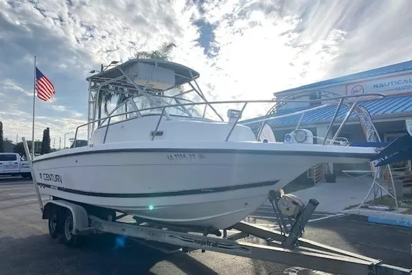 Photo of the 2001 Century 2300 Walkaround