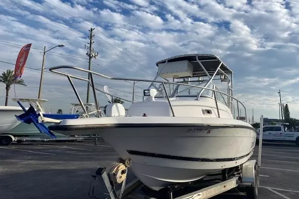 Photo of the 2001 Century 2300 Walkaround