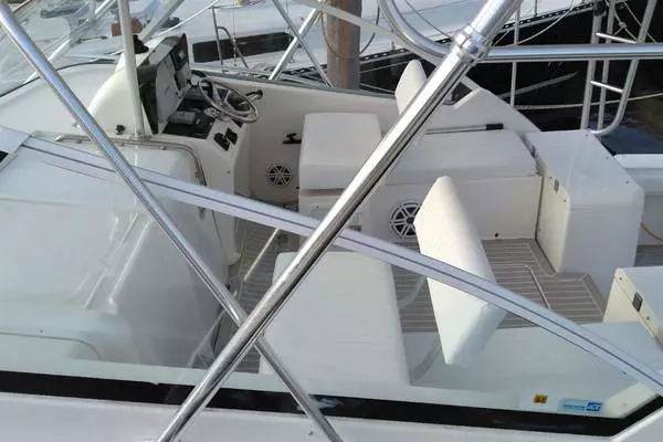 Photo of the 2007 Luhrs 31 Open