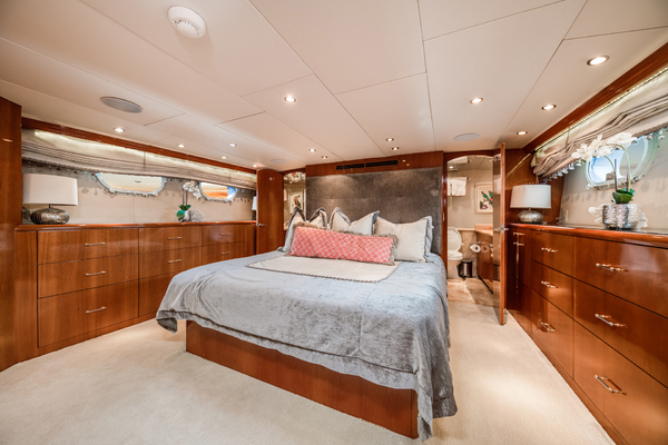 Vita Brevis 75ft Hatteras Yacht For Sale