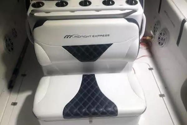 2019 Midnight Express 39