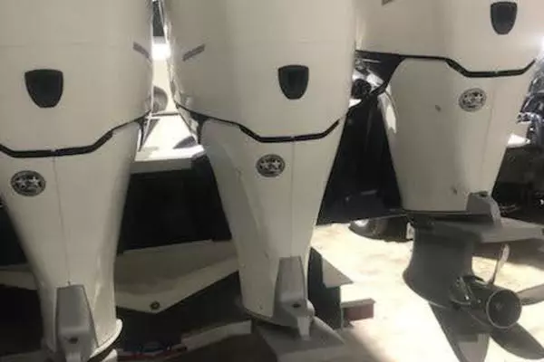 2019 Midnight Express 39