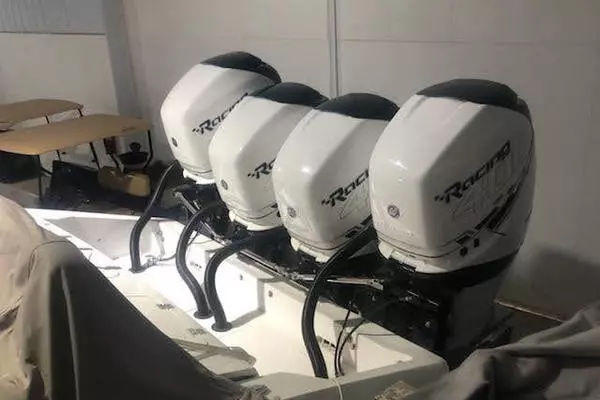 2019 Midnight Express 39